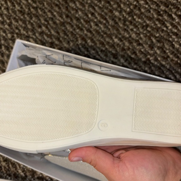 Womans  Lili Collection slip-on sneakers size 8 NIB - Picture 10 of 10